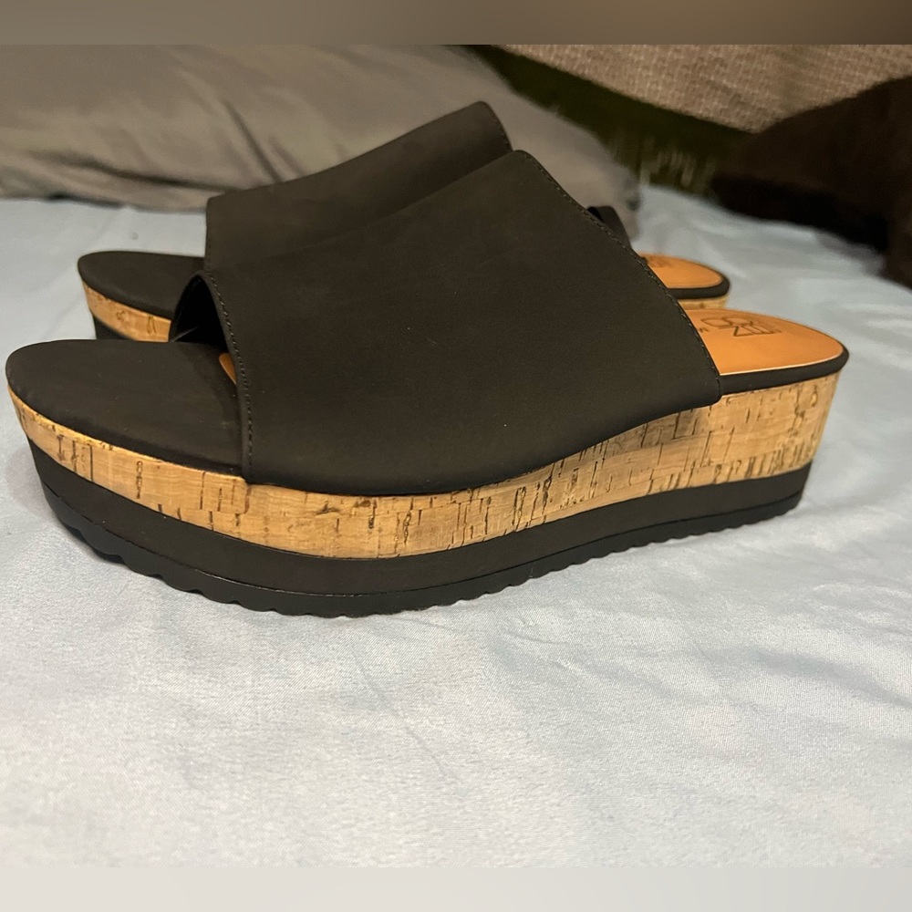 Black cork wedges